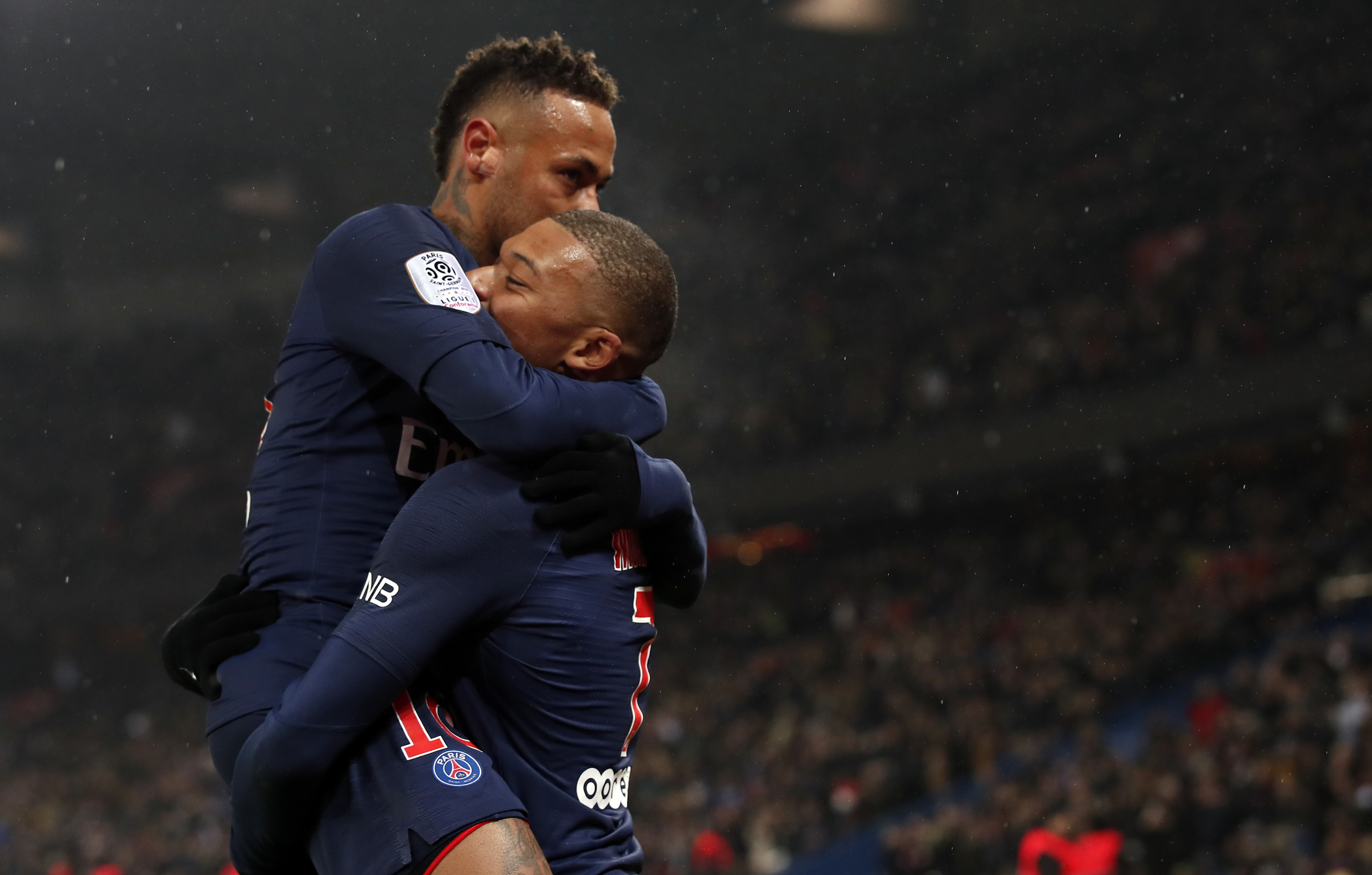 epa07300751 Paris Saint Germain's Kylian Mbappe (R) and Paris Saint Germain's Neymar Jr (L) celebrate a goal during the Ligue 1 match between Paris Saint Germain (PSG) and EA Guigamp in Paris, France, 19 January 2019. EPA-EFE/IAN LANGSDON