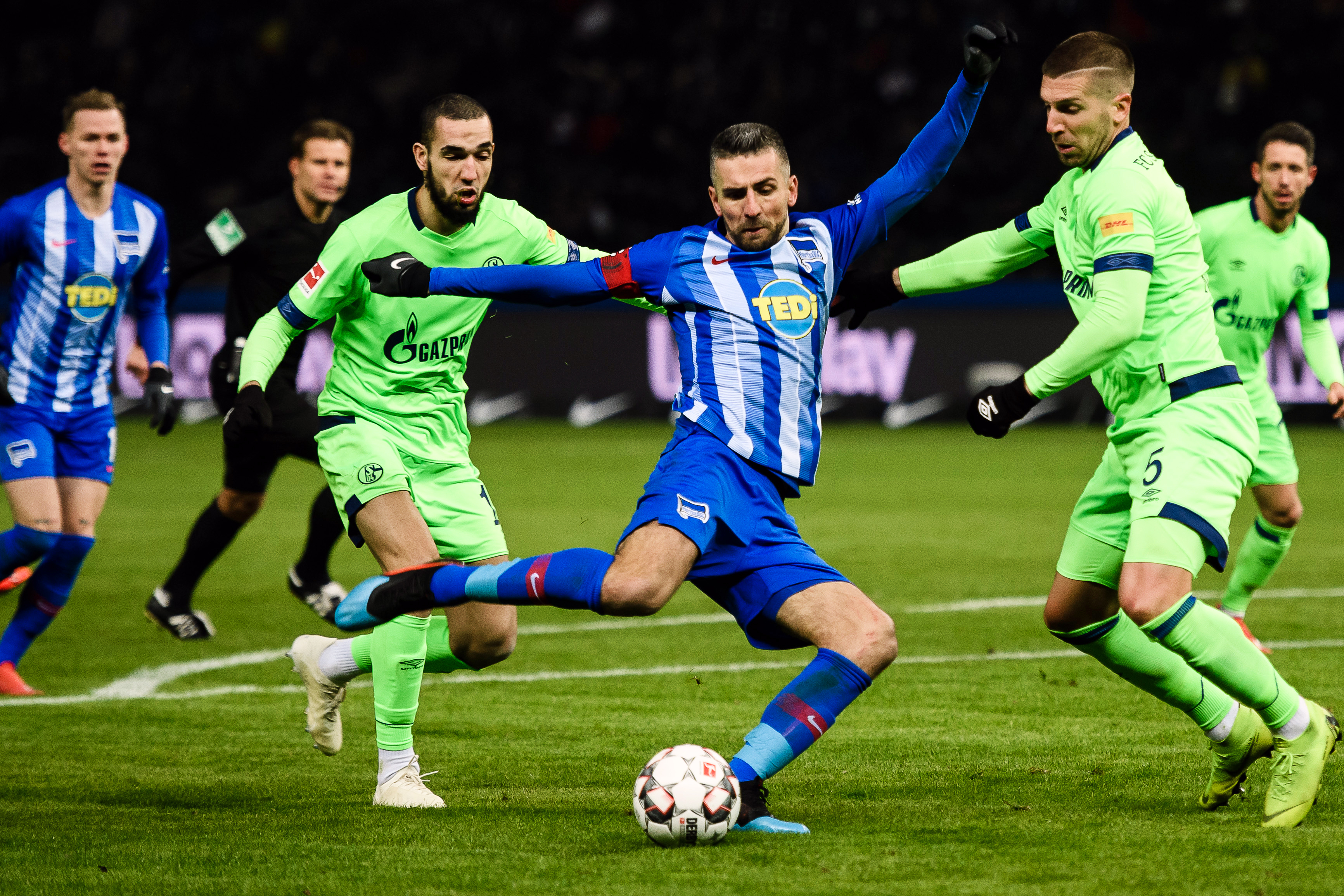 epa07319859 Berlin's Vedad Ibisevic (C) in action against Schalke's Matija Nastasic (R) and Sebastian Rudy (L) during the German Bundesliga soccer match between Hertha BSC and FC Schalke 04, in Berlin, Germany, 25 January 2019. EPA-EFE/CLEMENS BILAN CONDITIONS - ATTENTION: The DFB regulations prohibit any use of photographs as image sequences and/or quasi-video