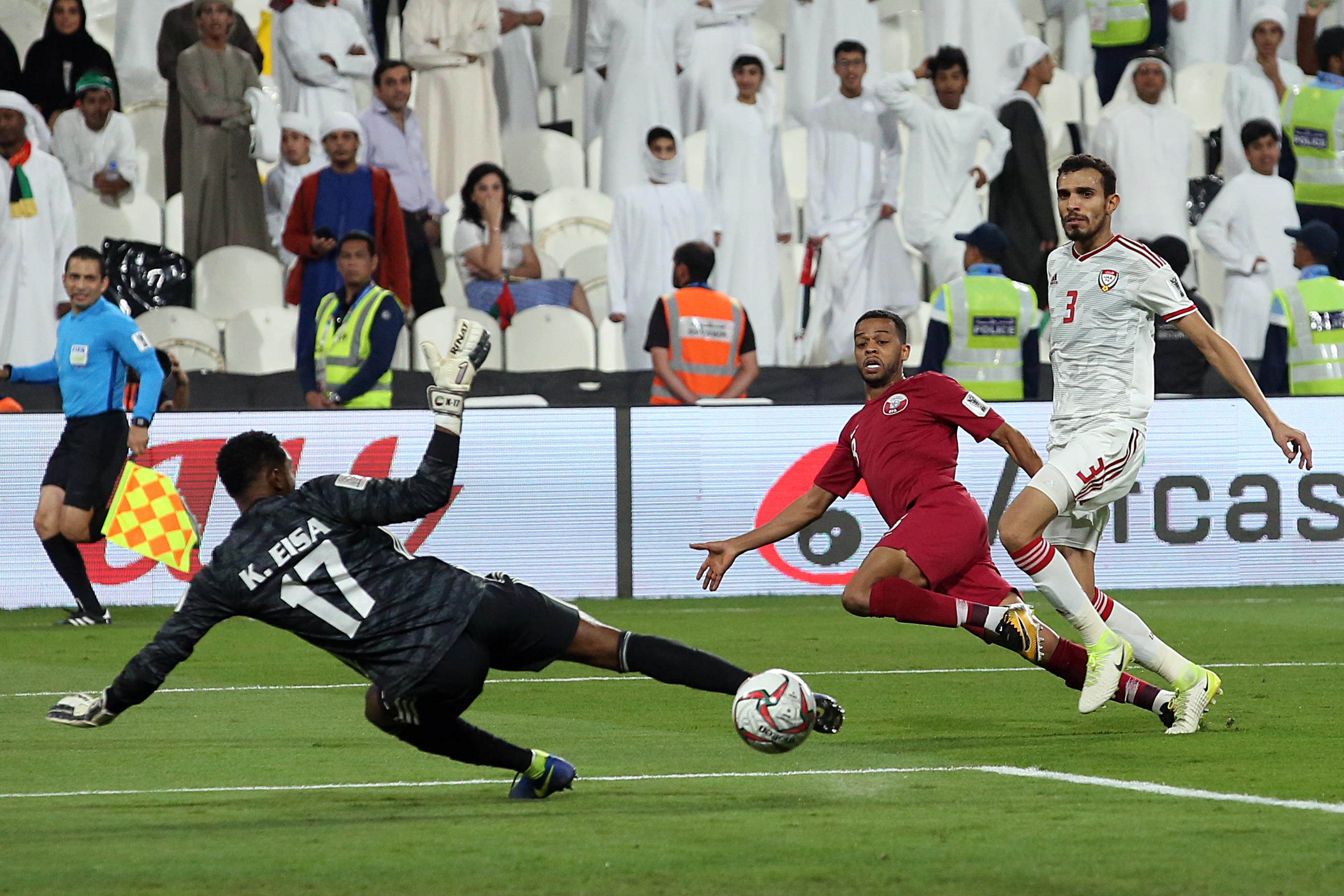 epa07329891 Hamid Ismaeil Khaleefa (C) of Qatar scores the 4-0 goal during the 2019 AFC Asian Cup semifinal match between Qatar and UAE in Abu Dhabi, United Arab Emirates, 29 January 2019. EPA-EFE/MAHMOUD KHALED