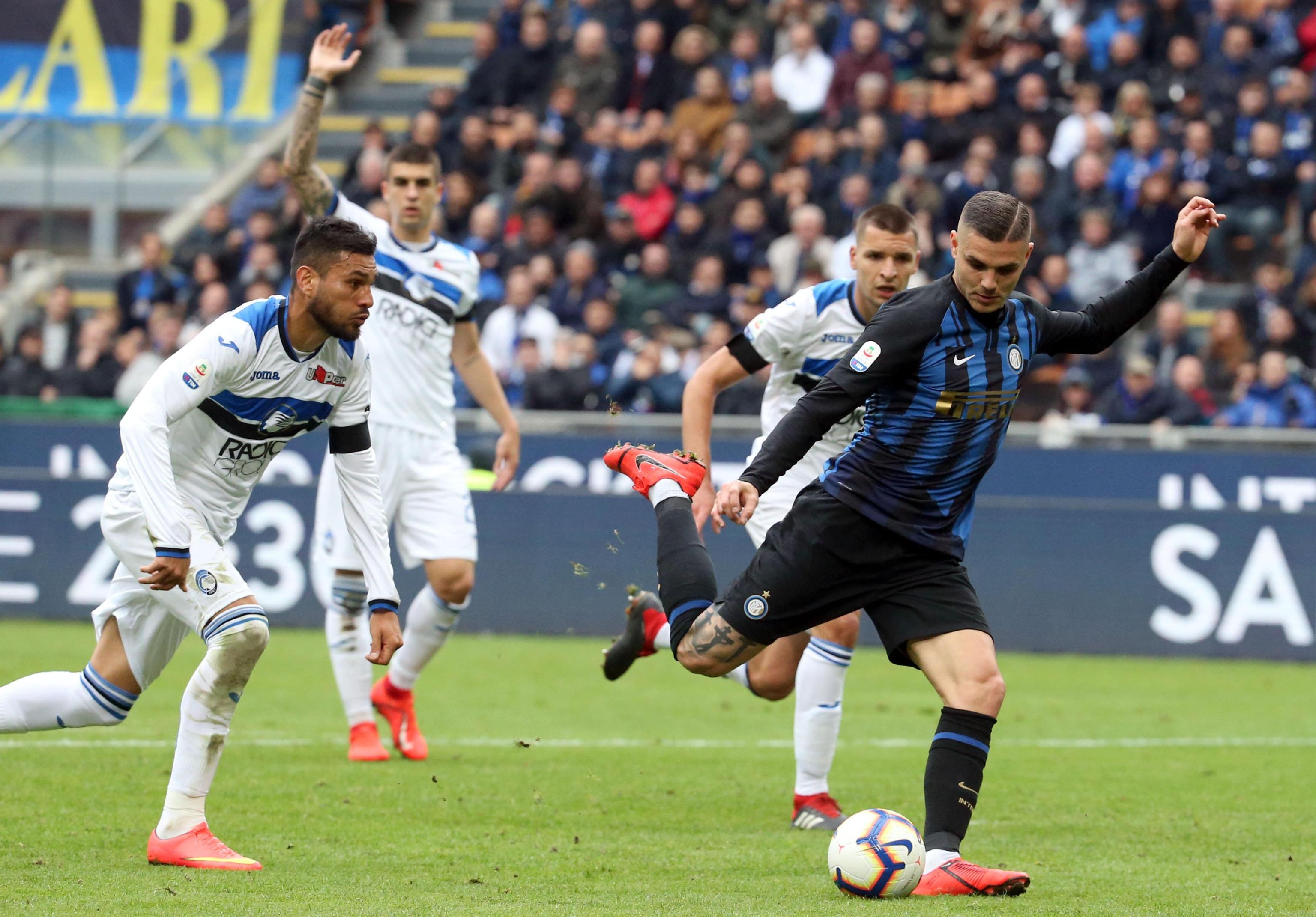 Inter atalanta. Icardi and Valencia in a picture.